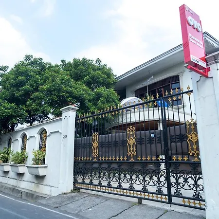OYO 1421 Kasmaran Guest House Syariah-2